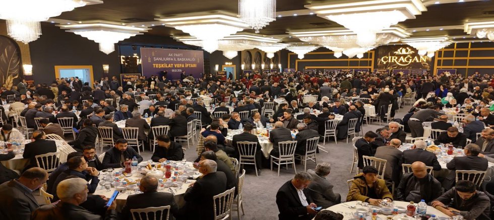 Şanlıurfa’da Ak Parti’den Gövde Gösterisi: 3 Bin Kişilik Dev 