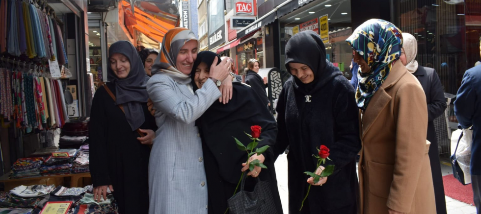BEYTİYE EKİNCİ SAHA ZİYARETLERİNE HIZ VERDİ: “HALKIMIZIN SESİNİ YERİNDE DİNLEMEYE DEVAM EDECEĞİZ” - GÜNDEM - İnternetin Ajansı