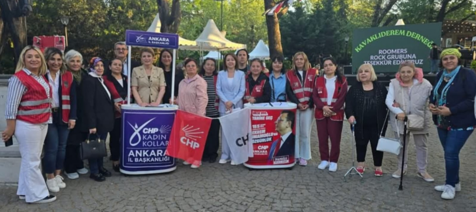 CHP’li Kadınlardan Kuğulu Park’ta Demokrasi Nöbeti - GÜNDEM - İnternetin Ajansı