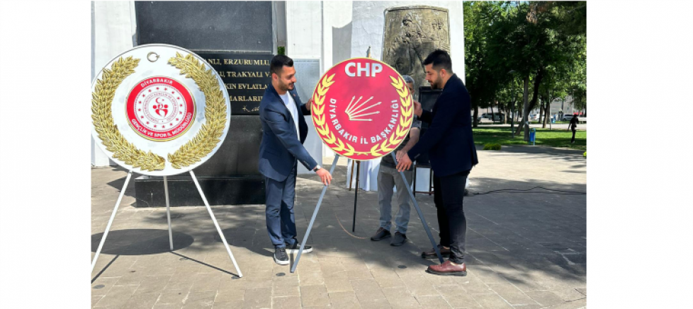 Diyarbakır CHP Atatürk anıtına çelenk bıraktı - GÜNDEM - İnternetin Ajansı