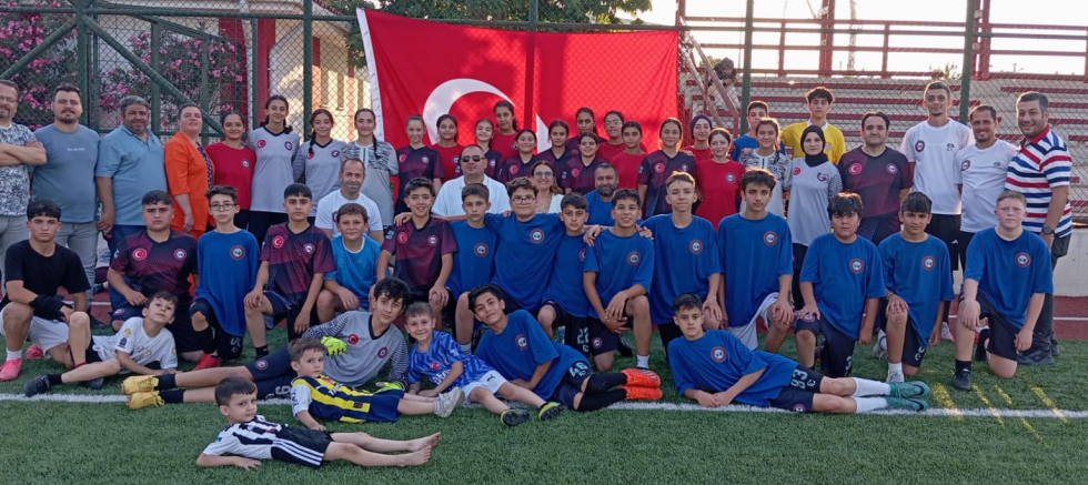 KEMALPAŞA ÖREN KADIN FUTBOL TAKIMI KULÜP BAŞKANI SEVTAT TEKYE: “KURBAN BAYRAMI, KADINLARIMIZIN DAYANIŞMA RUHUYLA ANLAM KAZANIYOR” - GÜNDEM - İnternetin Ajansı