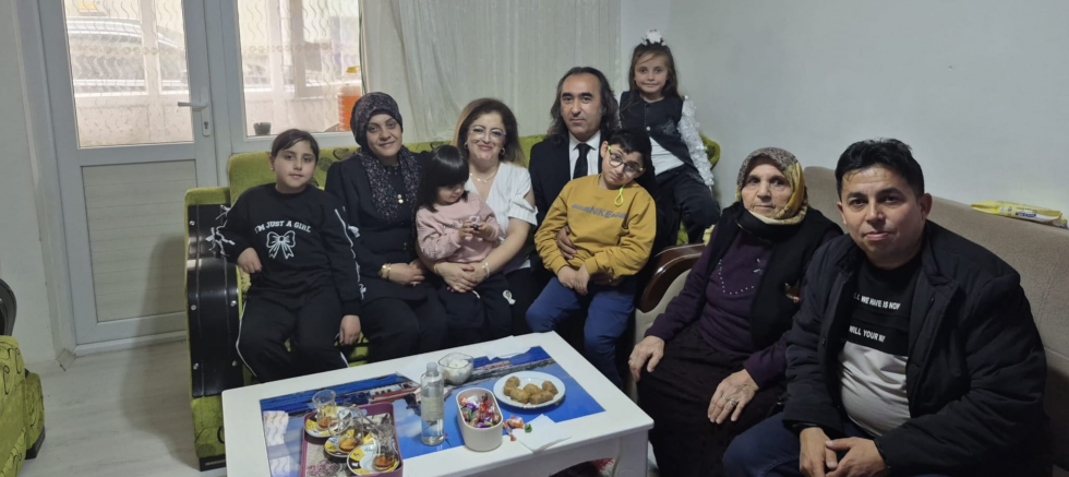 MİNİK MEVLÜT’E ANLAMLI BAYRAM ZİYARETİ - GÜNDEM - İnternetin Ajansı