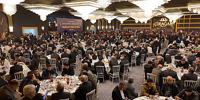 Şanlıurfa’da Ak Parti’den Gövde Gösterisi: 3 Bin Kişilik Dev 