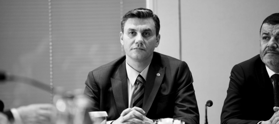 YASİN KOÇ: “FERDİ ZEYBEK’İN ARDINDAN BİR HİZMET ÇINARI DAHA SESSİZCE GÖÇTÜ” - GÜNDEM - İnternetin Ajansı