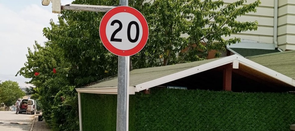 Ulaştırma ve Altyapı ve İçişleri Bakanlıkları’ndan Yol Güvenliği Adımı: Hız Uyarı Levhaları Komisyonu Kuruldu